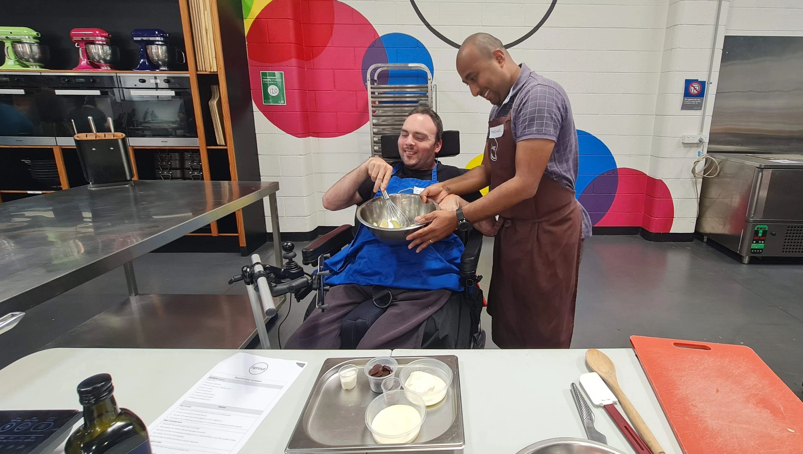 Cooking class with wheelchair participant